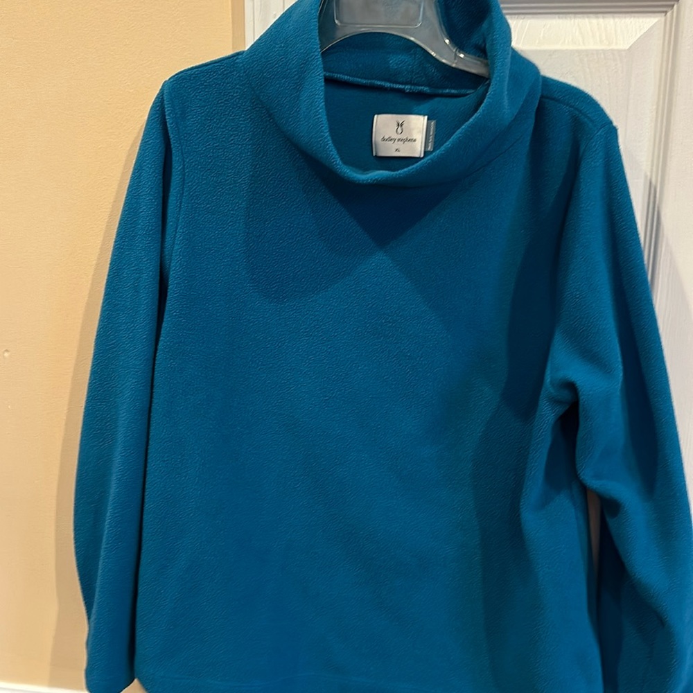 Dudley stephen’s xl turtleneck